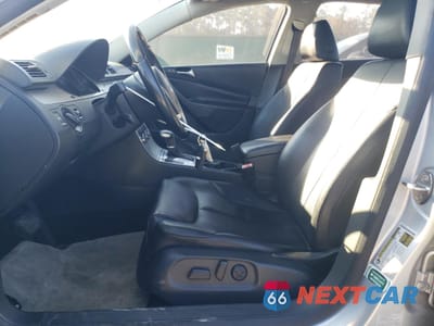 Zdjęcie 7 z 12 samochodu: 2010 VOLKSWAGEN PASSAT KOMFORT VIN:WVWJK7AN2AE139634 - miniatura