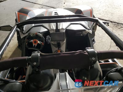 Zdjęcie 6 z 9 samochodu: 2016 POLARIS SLINGSHOT SL VIN:57XAAPFA7G7114127 - miniatura