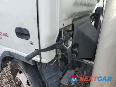 Zdjęcie 7 z 11 samochodu: 2005 ISUZU NPR VIN:4KLC4B1U35J803627 - miniatura