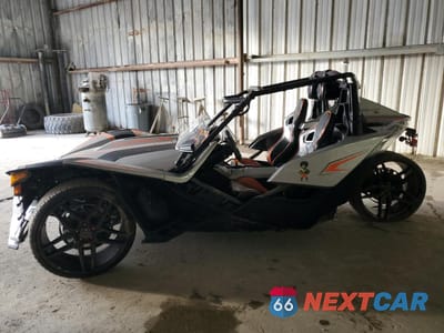 Trzecie zdjęcie samochodu z tyłu: 2016 POLARIS SLINGSHOT SL VIN:57XAAPFA7G7114127 - miniatura