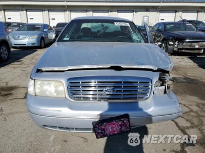 Piąte zdjęcie samochodu w środku: 2002 FORD CROWN VICTORIA LX VIN:2FAFP74W72X147262 - miniatura