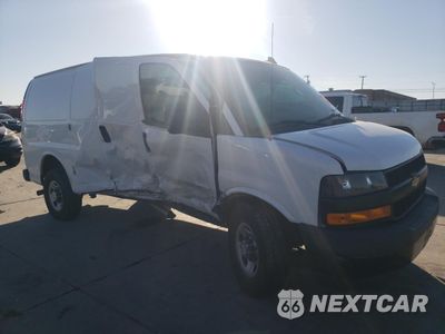 Czwarte zdjęcie samochodu z boku: 2020 CHEVROLET EXPRESS G2500 VIN:1GCWGAFG0L1121576 - miniatura