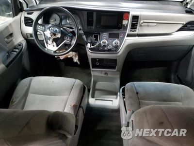Zdjęcie 8 z 13 samochodu: 2015 TOYOTA SIENNA VIN:5TDZK3DCXFS611487 - miniatura