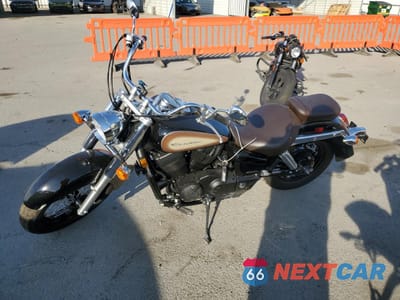 Trzecie zdjęcie samochodu z tyłu: 2024 HONDA VT750 CS VIN:JH2RC5089RK200532 - miniatura