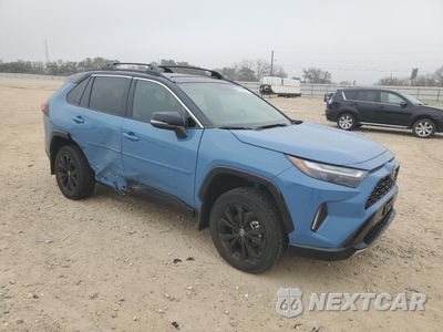Czwarte zdjęcie samochodu z boku: 2025 TOYOTA RAV4 XSE VIN:4T3E6RFV6SU176402 - miniatura