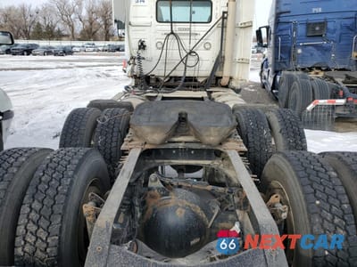 Zdjęcie 6 z 10 samochodu: 2015 VOLVO VN VNL VIN:4V4NC9EH1FN921059 - miniatura