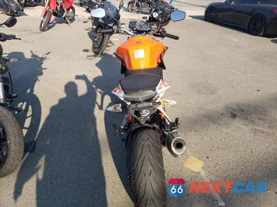 Zdjęcie 6 z 9 samochodu: 2015 KTM 1290 SUPER DUKE R VIN:VBKV39402FM917758 - miniatura