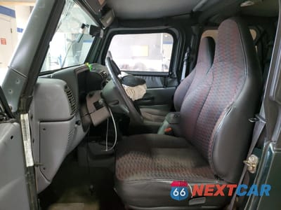 Zdjęcie 7 z 12 samochodu: 1997 JEEP WRANGLER / TJ SPORT VIN:1J4FY19S8VP545479 - miniatura