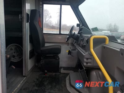 Zdjęcie 10 z 13 samochodu: 2013 ISUZU NPR VIN:JALB4T172D7W00797 - miniatura