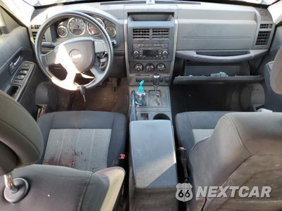 Zdjęcie 8 z 13 samochodu: 2010 JEEP LIBERTY SPORT VIN:1J4PN2GK4AW119147 - miniatura