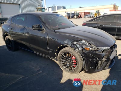 Czwarte zdjęcie samochodu z boku: 2021 MASERATI LEVANTE S SPORT VIN:ZN661YUS3MX370890 - miniatura