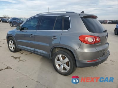 Drugie zdjęcie samochodu z przodu: 2010 VOLKSWAGEN TIGUAN S VIN:WVGAV7AX7AW538215 - miniatura
