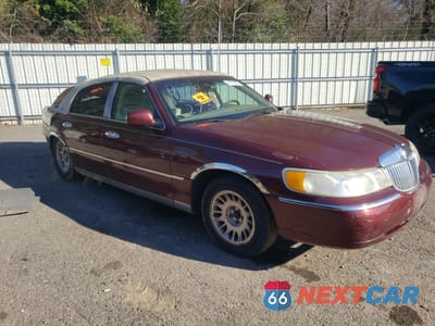 Czwarte zdjęcie samochodu z boku: 2001 LINCOLN TOWN CAR CARTIER VIN:1LNHM83WX1Y732737 - miniatura
