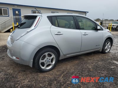 Trzecie zdjęcie samochodu z tyłu: 2011 NISSAN LEAF SV VIN:JN1AZ0CP8BT007141 - miniatura