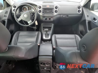 Zdjęcie 8 z 13 samochodu: 2010 VOLKSWAGEN TIGUAN S VIN:WVGAV7AX7AW538215 - miniatura