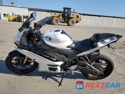 Trzecie zdjęcie samochodu z tyłu: 2019 YAMAHA YZFR3 A VIN:MH3RH18Y9KK001124 - miniatura