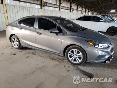 Czwarte zdjęcie samochodu z boku: 2018 CHEVROLET CRUZE LT VIN:1G1BE5SM7J7193384 - miniatura