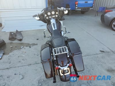 Czwarte zdjęcie samochodu z boku: 2011 HARLEY-DAVIDSON FLHX VIN:1HD1KBM18BB660578 - miniatura