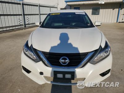 Piąte zdjęcie samochodu w środku: 2018 NISSAN ALTIMA 2.5 VIN:1N4AL3AP5JC192174 - miniatura
