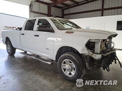 Czwarte zdjęcie samochodu z boku: 2021 RAM 2500 TRADESMAN VIN:3C6UR5HL5MG608219 - miniatura