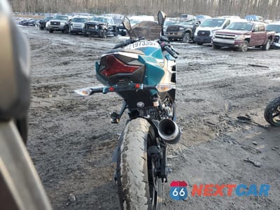 Czwarte zdjęcie samochodu z boku: 2021 KAWASAKI EX400 VIN:JKAEXKH13MDAC1717 - miniatura