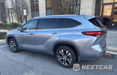 Trzecie zdjęcie samochodu z tyłu: 2020 TOYOTA HIGHLANDER XLE VIN:5TDGZRBH9LS021152 - miniatura