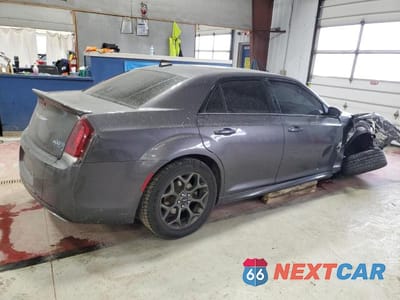 Trzecie zdjęcie samochodu z tyłu: 2017 CHRYSLER 300 S VIN:2C3CCAGG9HH603909 - miniatura