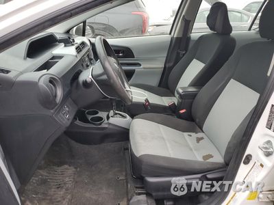 Zdjęcie 7 z 12 samochodu: 2012 TOYOTA PRIUS C VIN:JTDKDTB33C1525719 - miniatura