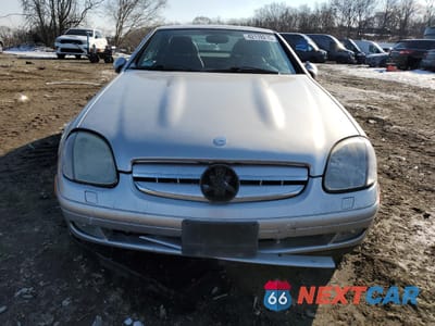 Piąte zdjęcie samochodu w środku: 1998 MERCEDES-BENZ SLK 230 KOMPRESSOR VIN:WDBKK47F9WF071187 - miniatura