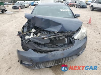 Piąte zdjęcie samochodu w środku: 2015 KIA FORTE LX VIN:KNAFX4A68F5417150 - miniatura