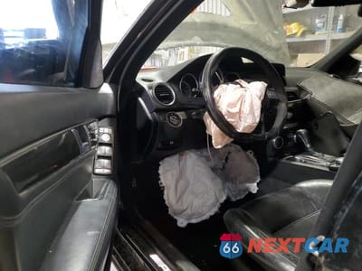 Zdjęcie 8 z 12 samochodu: 2012 MERCEDES-BENZ C 63 AMG VIN:WDDGF7HB6CA729331 - miniatura