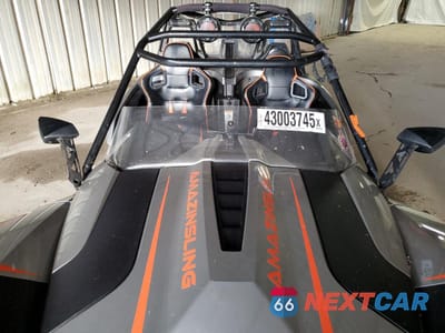 Piąte zdjęcie samochodu w środku: 2016 POLARIS SLINGSHOT SL VIN:57XAAPFA7G7114127 - miniatura