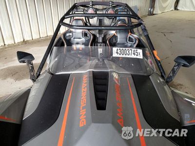 Piąte zdjęcie samochodu w środku: 2016 POLARIS SLINGSHOT SL VIN:57XAAPFA7G7114127 - miniatura
