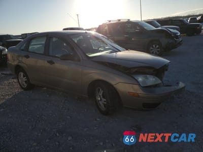 Czwarte zdjęcie samochodu z boku: 2005 FORD FOCUS ZX4 VIN:1FAFP34N25W170674 - miniatura