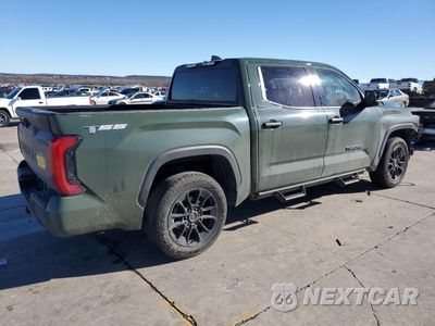 Trzecie zdjęcie samochodu z tyłu: 2022 TOYOTA TUNDRA CREWMAX SR VIN:5TFLA5AB4NX016725 - miniatura