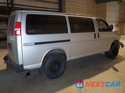 Trzecie zdjęcie samochodu z tyłu: 2015 GMC SAVANA G3500 LT VIN:1GJZ7YFL4F1257404 - miniatura