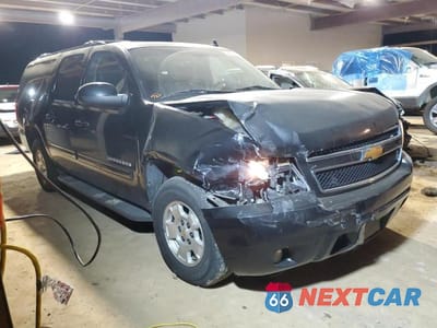 Czwarte zdjęcie samochodu z boku: 2013 CHEVROLET SUBURBAN C1500 LT VIN:1GNSCJE09DR193546 - miniatura