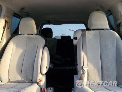 Zdjęcie 10 z 15 samochodu: 2011 TOYOTA SIENNA BASE VIN:5TDKA3DC0BS006571 - miniatura