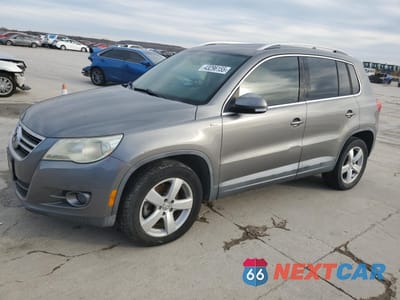 2010 VOLKSWAGEN TIGUAN S WVGAV7AX7AW538215 - główne zdjęcie licytacji z USA - miniatura