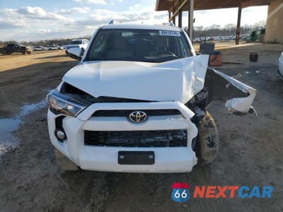 Piąte zdjęcie samochodu w środku: 2015 TOYOTA 4RUNNER SR VIN:JTEBU5JR6F5263205 - miniatura