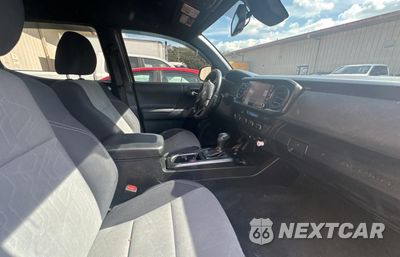 Piąte zdjęcie samochodu w środku: 2022 TOYOTA TACOMA DOUBLE CAB VIN:3TMCZ5AN8NM460134 - miniatura