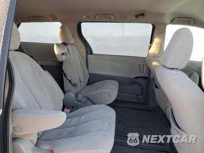 Zdjęcie 12 z 15 samochodu: 2011 TOYOTA SIENNA BASE VIN:5TDKA3DC0BS006571 - miniatura