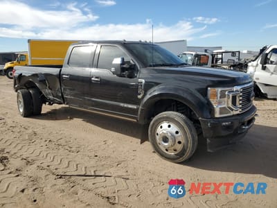 Czwarte zdjęcie samochodu z boku: 2022 FORD F450 SUPER DUTY VIN:1FT8W4DT5NEC32455 - miniatura