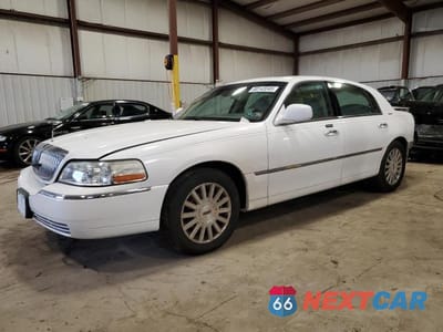 2003 LINCOLN TOWN CAR SIGNATURE 1LNHM82WX3Y687013 - główne zdjęcie licytacji z USA - miniatura