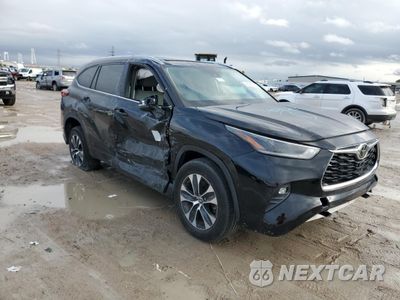 Czwarte zdjęcie samochodu z boku: 2021 TOYOTA HIGHLANDER XLE VIN:5TDGZRAH6MS060462 - miniatura