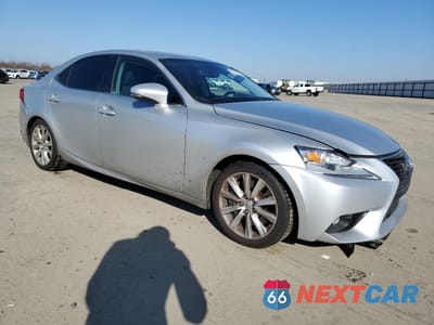 Czwarte zdjęcie samochodu z boku: 2016 LEXUS IS 200T VIN:JTHBA1D21G5020972 - miniatura