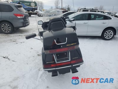 Czwarte zdjęcie samochodu z boku: 1999 HONDA GL1500 A VIN:1HFSC2200XA100845 - miniatura