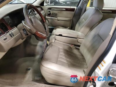 Zdjęcie 7 z 12 samochodu: 2003 LINCOLN TOWN CAR SIGNATURE VIN:1LNHM82WX3Y687013 - miniatura