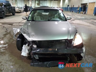 Piąte zdjęcie samochodu w środku: 2002 NISSAN ALTIMA BASE VIN:1N4AL11E12C701097 - miniatura
