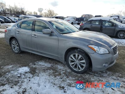 Czwarte zdjęcie samochodu z boku: 2013 INFINITI M37 X VIN:JN1BY1AR1DM603027 - miniatura